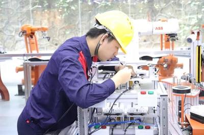 廣州市輕工職業(yè)學(xué)校包攬&ldquo;機(jī)器人技術(shù)應(yīng)用&rdquo;市賽前三名